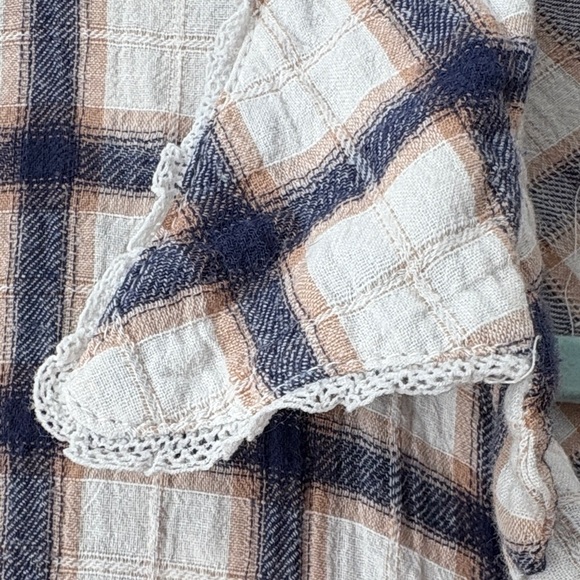 POL Oversized Button Down Shirt in Blue Tan and Cream with Crochet Lace Details - Picture 6 of 9